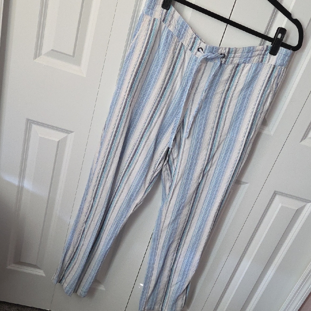 Per Se Women's Blue and White Striped Straight Leg Pants